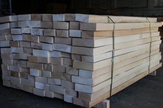 Доска столярная. Ясень. Длина 0,4-0,9 м, толщина 50 мм.