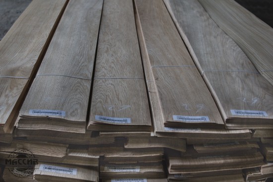 Шпон Дуб 0,6мм (Полурадиальный)