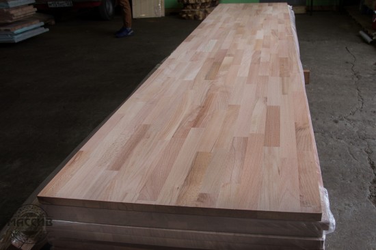 Площадка для лестницы.  Бук. 40*1200*2000